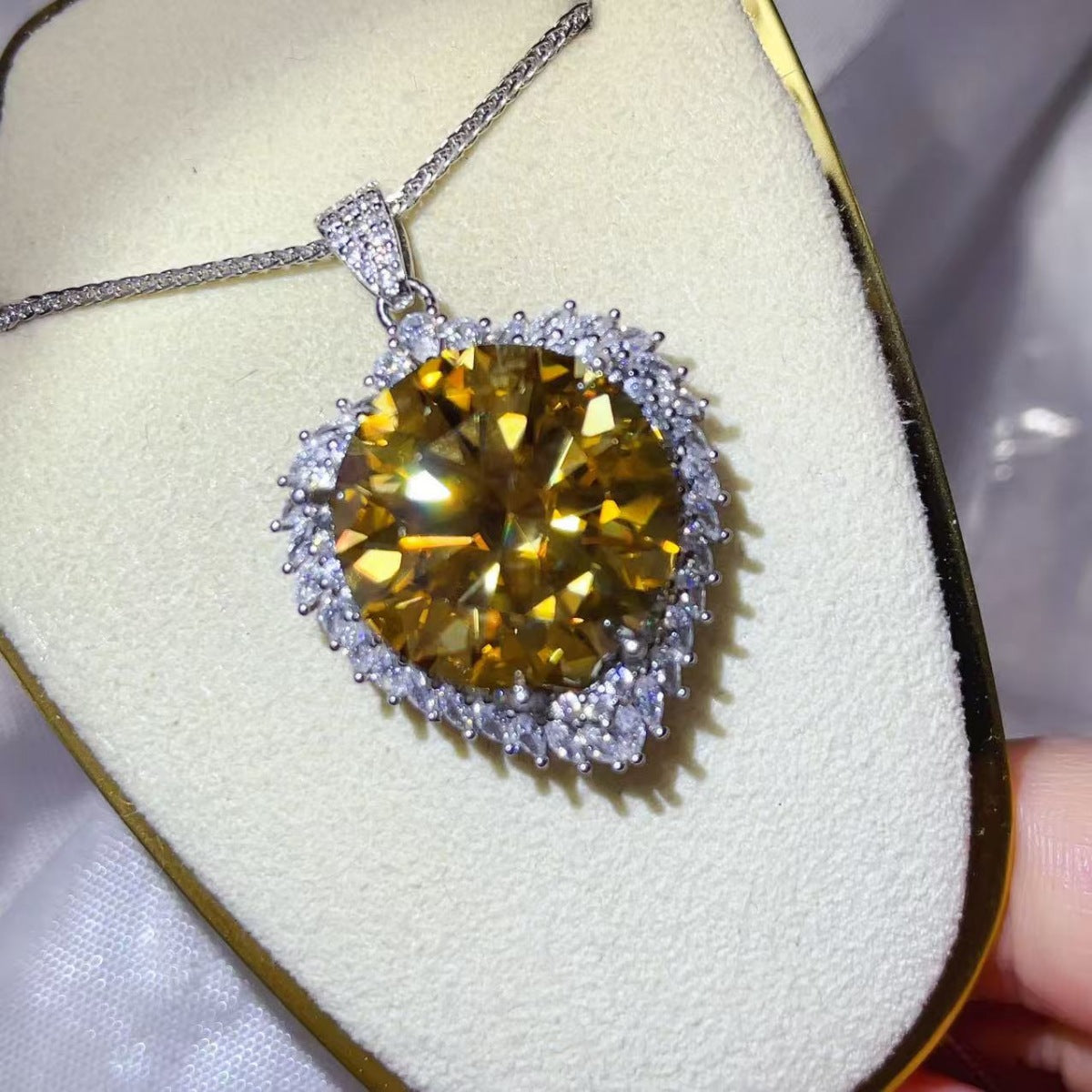 b0097252-144d-4f2e-81a0-7c0d2014c39c-Max